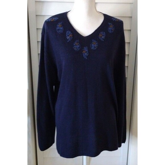Pendleton Sweaters - Pendleton women's v-neck embroidered navy sweater‎ L